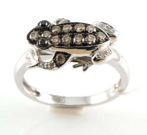 Кольцо лягушка с бриллиантами